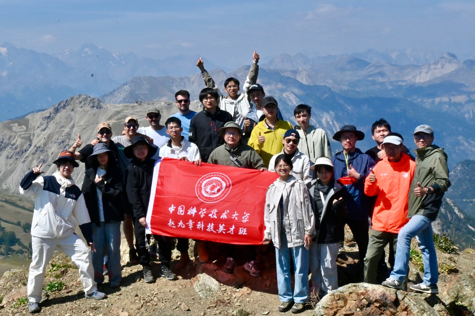 法国Chenaillet山顶合影.jpg