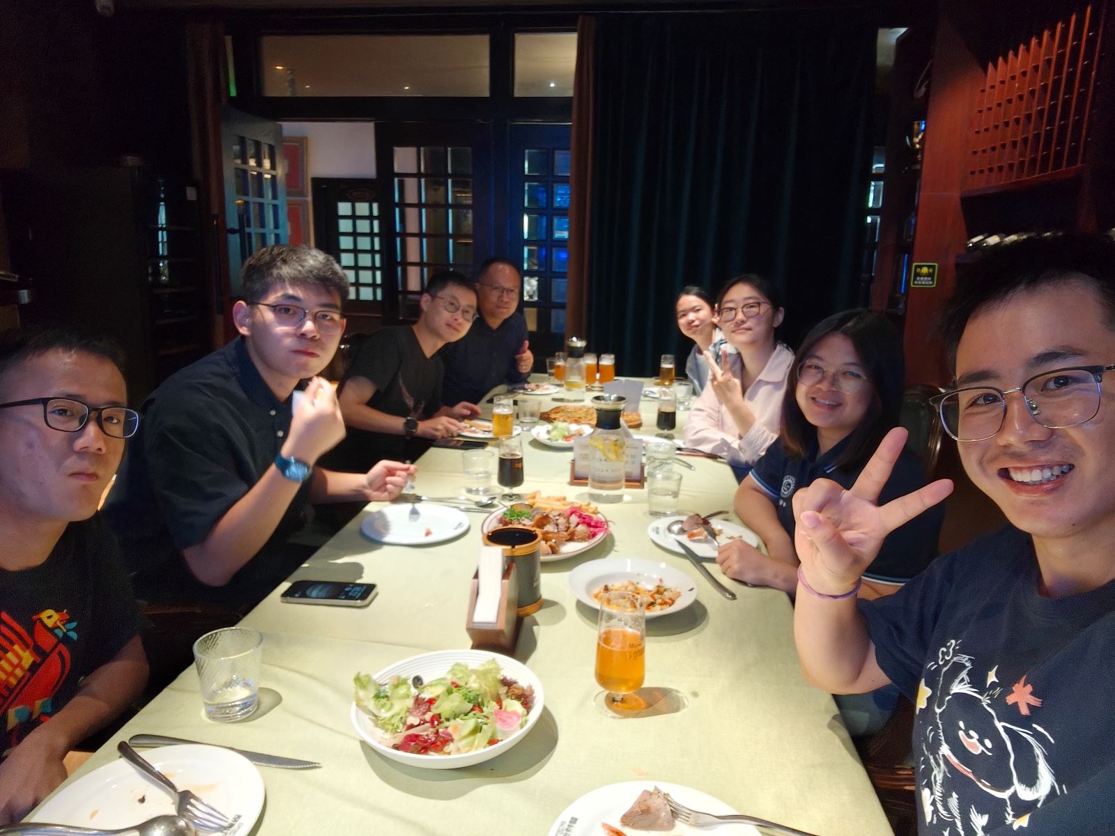 2025年9月小组聚餐.jpg